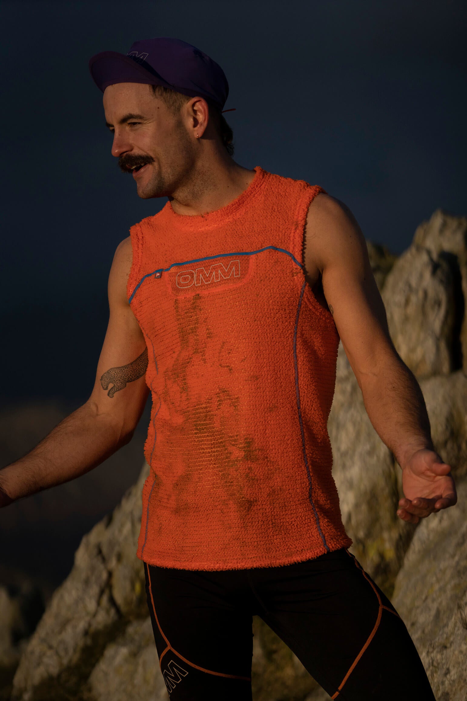 爆買い豊富なOMM Core Vest Orange Mサイズ 登山ウェア・アウトドアウェア